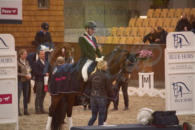 Dansk Rideforbunds Championats finaler 2019 dressur
Dansk Rideforbunds Championats finaler 2018
7 års
Nøgleord: hesselhøj donkey boy;jan møller christensen;lap of honour