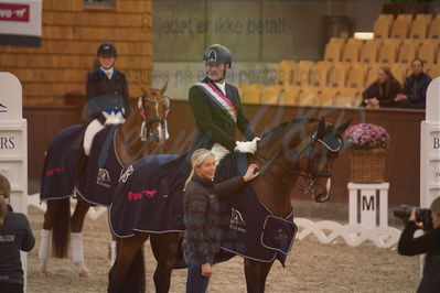 Dansk Rideforbunds Championats finaler 2019 dressur
Dansk Rideforbunds Championats finaler 2018
7 års
Nøgleord: hesselhøj donkey boy;jan møller christensen;lap of honour