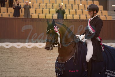 Dansk Rideforbunds Championats finaler 2019 dressur
Dansk Rideforbunds Championats finaler 2018
7 års
Nøgleord: hesselhøj donkey boy;jan møller christensen;lap of honour