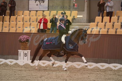 Dansk Rideforbunds Championats finaler 2019 dressur
Dansk Rideforbunds Championats finaler 2018
7 års
Nøgleord: hesselhøj donkey boy;jan møller christensen;lap of honour