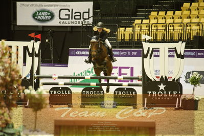 Showjumping
Nord-vest cup åpny 3-2-1
Nøgleord: emma maj lindorff;hallelevgaardens chili