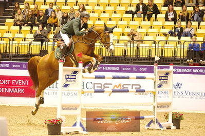 Showjumping
csi3 145cm
Nøgleord: harm lahde;oak grove's americana