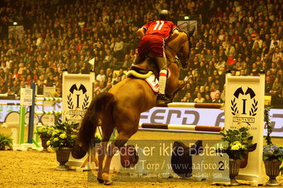 Dansk varmblod hingstekåring.
galashow
Nøgleord: lars trier kjoeller;cosmona