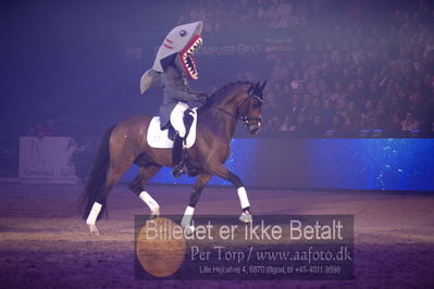 Dansk varmblod hingstekåring.
galashow
Nøgleord: jan møller Christensen;donkeyboy;shark