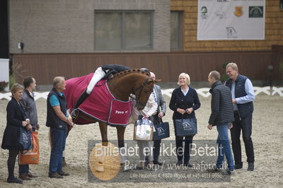 Dansk Rideforbunds Championats finaler 2018 dressur
Dansk Rideforbunds Championats finaler 2018
5 års præmie - 6års klassen
Nøgleord: esben møller;daniel bachmann andersen;zampalo