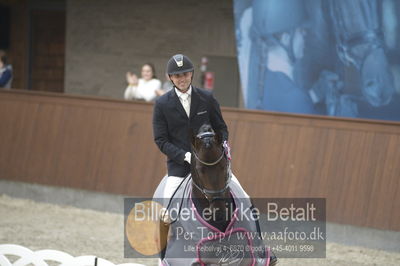 Dansk Rideforbunds Championats finaler 2018 dressur
Dansk Rideforbunds Championats finaler 2018
5 års præmie - 6års klassen
Nøgleord: andreas helgstrand;revolution