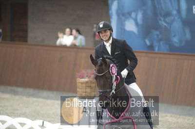 Dansk Rideforbunds Championats finaler 2018 dressur
Dansk Rideforbunds Championats finaler 2018
5 års præmie - 6års klassen
Nøgleord: andreas helgstrand;revolution