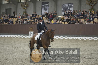 Dansk Rideforbunds Championats finaler 2018 dressur
Dansk Rideforbunds Championats finaler 2018
5 års præmie - 6års klassen
Nøgleord: højvangs delta t;dennis holst