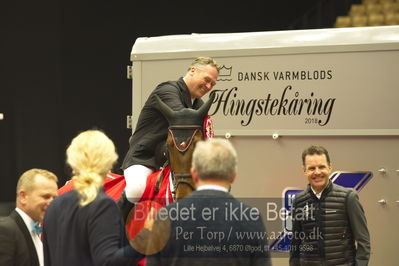 Dansk varmblod hingstekåring.
STUTTERI ASK Grand Prix 150 cm CSI3
Nøgleord: robert vos;lap of honour