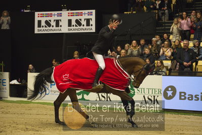 Dansk varmblod hingstekåring.
STUTTERI ASK Grand Prix 150 cm CSI3
Nøgleord: robert vos;lap of honour