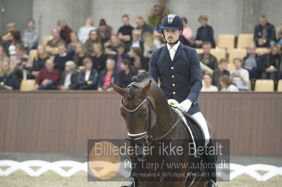 Dansk Rideforbunds Championats finaler 2018 dressur
Dansk Rideforbunds Championats finaler 2018
5 års præmie - 6års klassen
Nøgleord: manuel springhetti;adoro 8