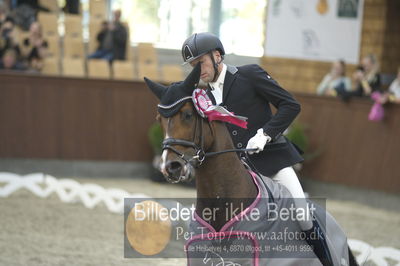 Dansk Rideforbunds Championats finaler 2018 dressur
Dansk Rideforbunds Championats finaler 2018
5 års præmie - 6års klassen
Nøgleord: jan møller Christensen;hesselhøj donkey boy;lap of honour