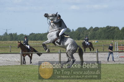 Drf-championater kvalifikation spring
6års springheste
Nøgleord: martin mose knudsen;clear cash