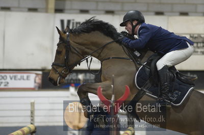 Vejle Rideklub
Sprngstævne for hest
Nøgleord: hattrick;robin grauff jacobsen