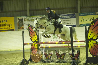 Fredericia Rideklub
Sprngstævne for hest
Nøgleord: sara møller vorm;edelgaard's atomic kitten